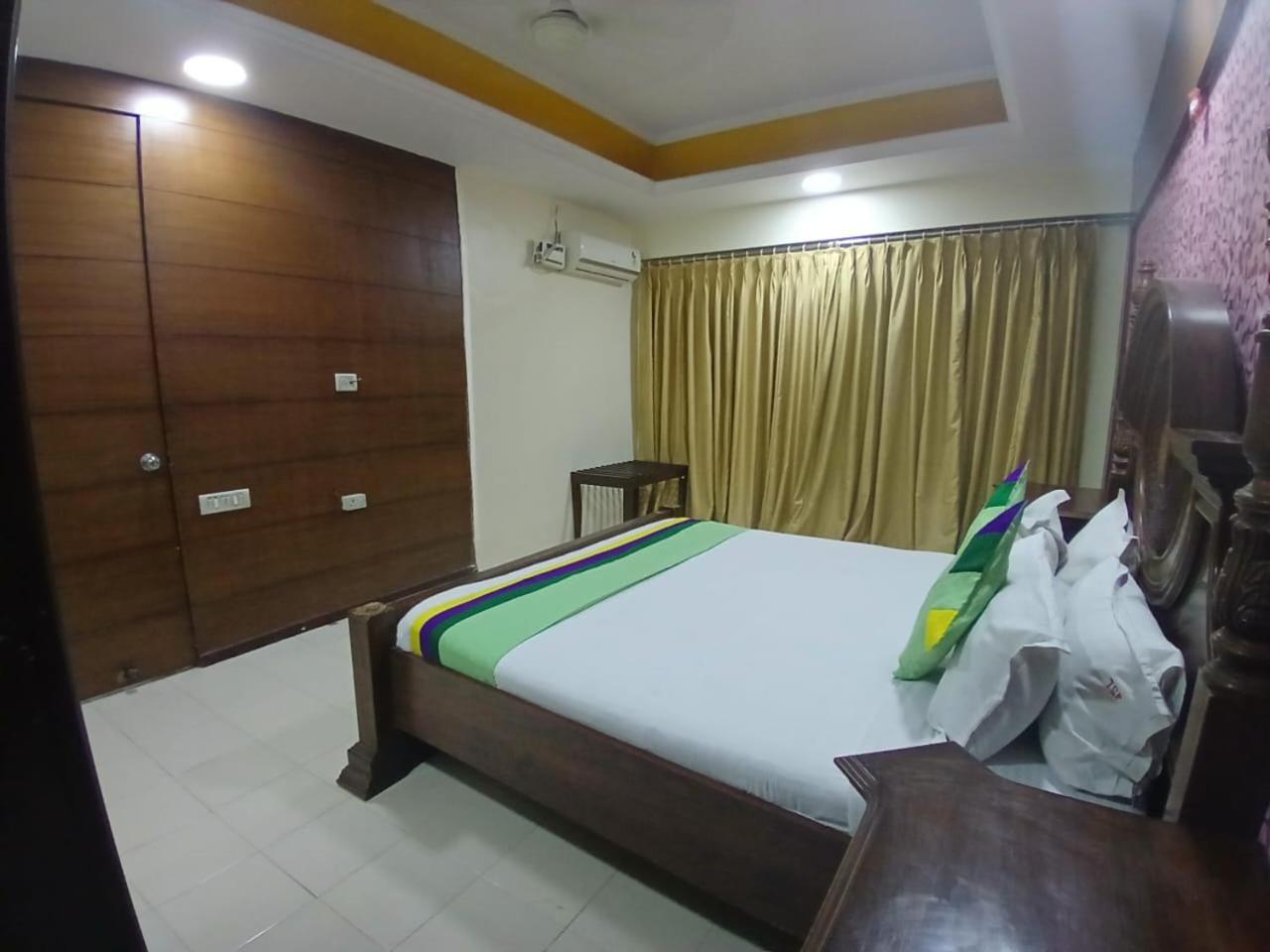 Blossoms Room The Plaza-Luxury Collection- Lakdikapul Hyderabad Exterior photo